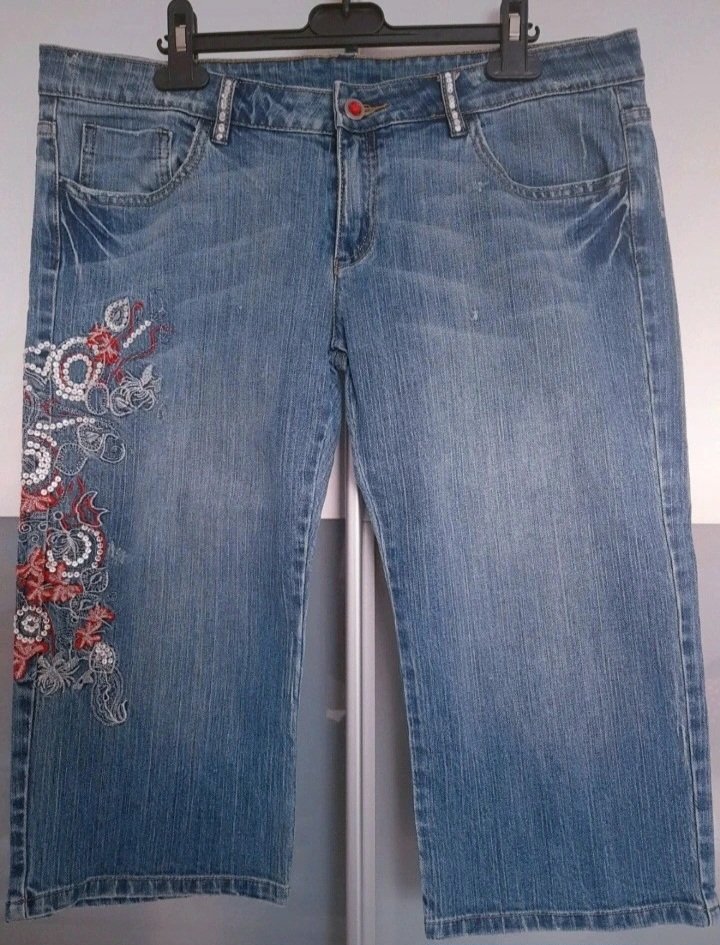 Neuw. ~ Sehr hübsche Capri-Jeans, Gr.42/44, m.Pailetten