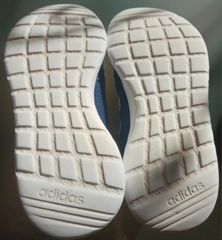 Schöne, leichte Sneaker/Sportschule (v.Adidas), Gr.32, blau/pink