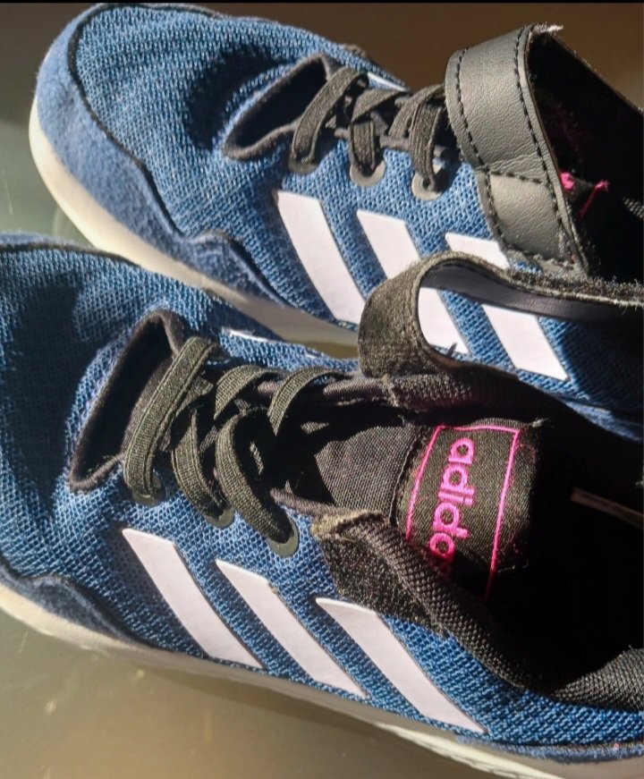 Schöne, leichte Sneaker/Sportschule (v.Adidas), Gr.32, blau/pink