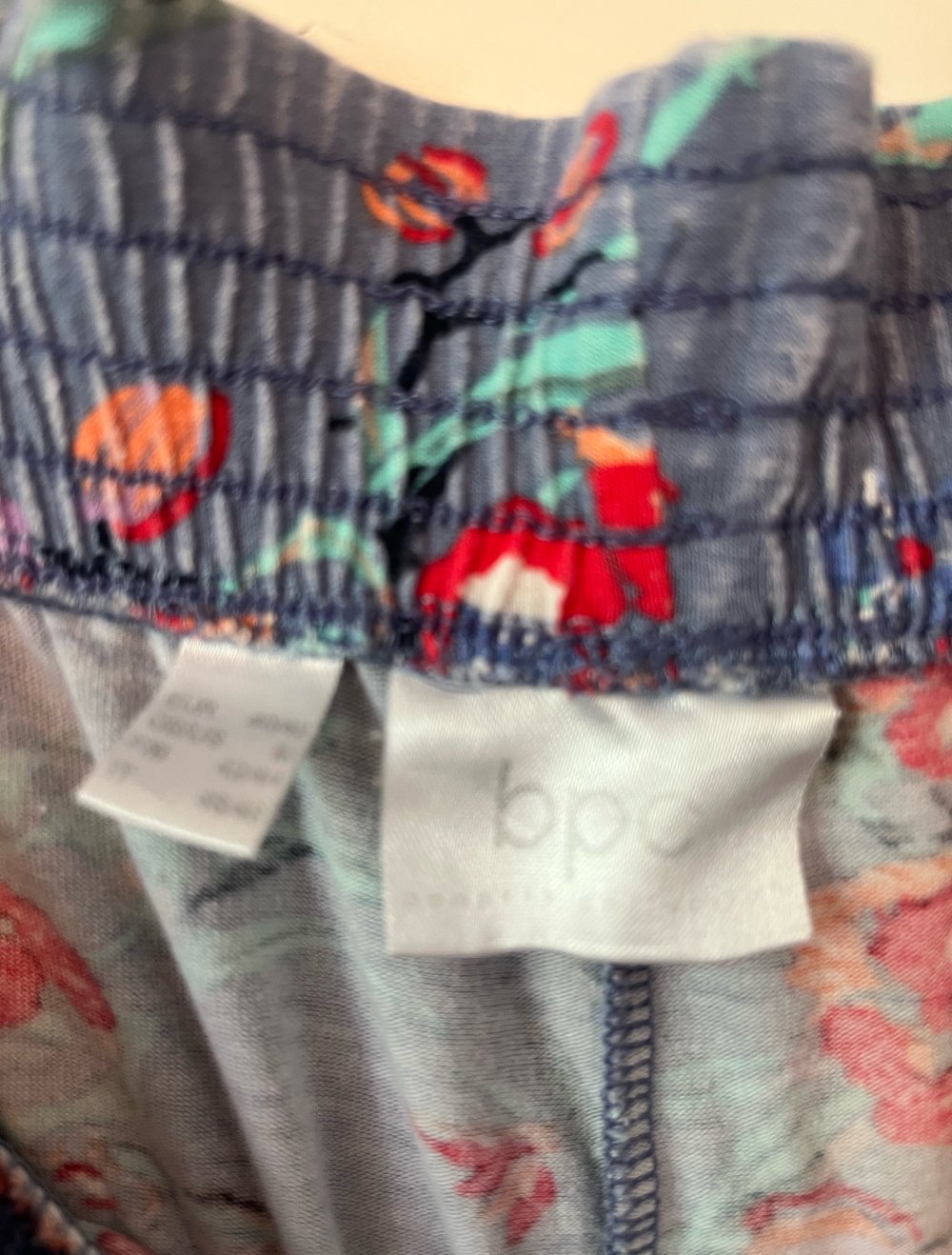 Weite Hose blau mit Blumenmuster