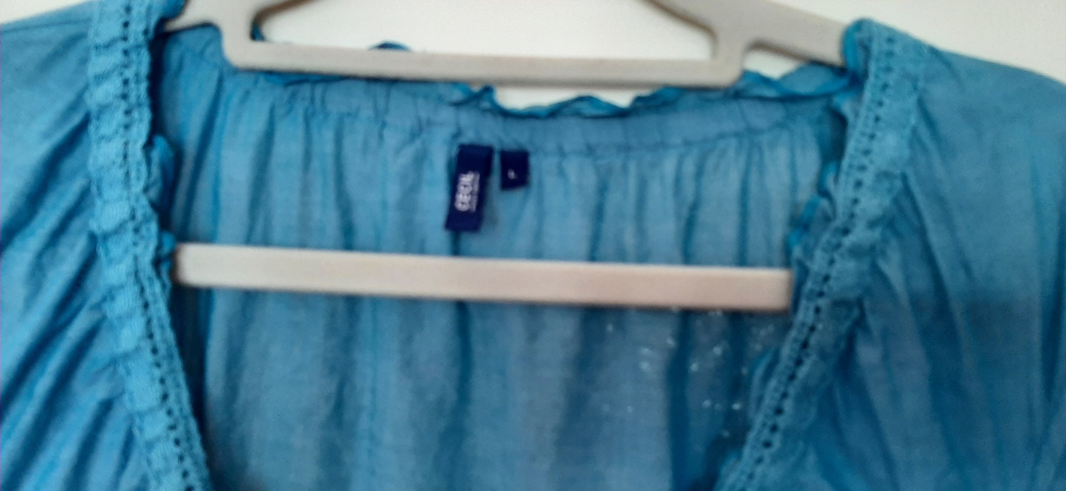 Cecil L 44 lockere Bluse Halbarm geknöpft vorne zum Binden und Bündchen an der Taille wunderschön schillerndes Blau Himmelblau 