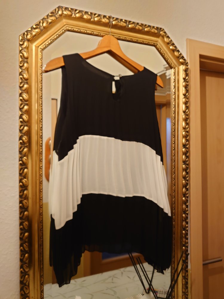 Hübsche leichte Bluse mit Top