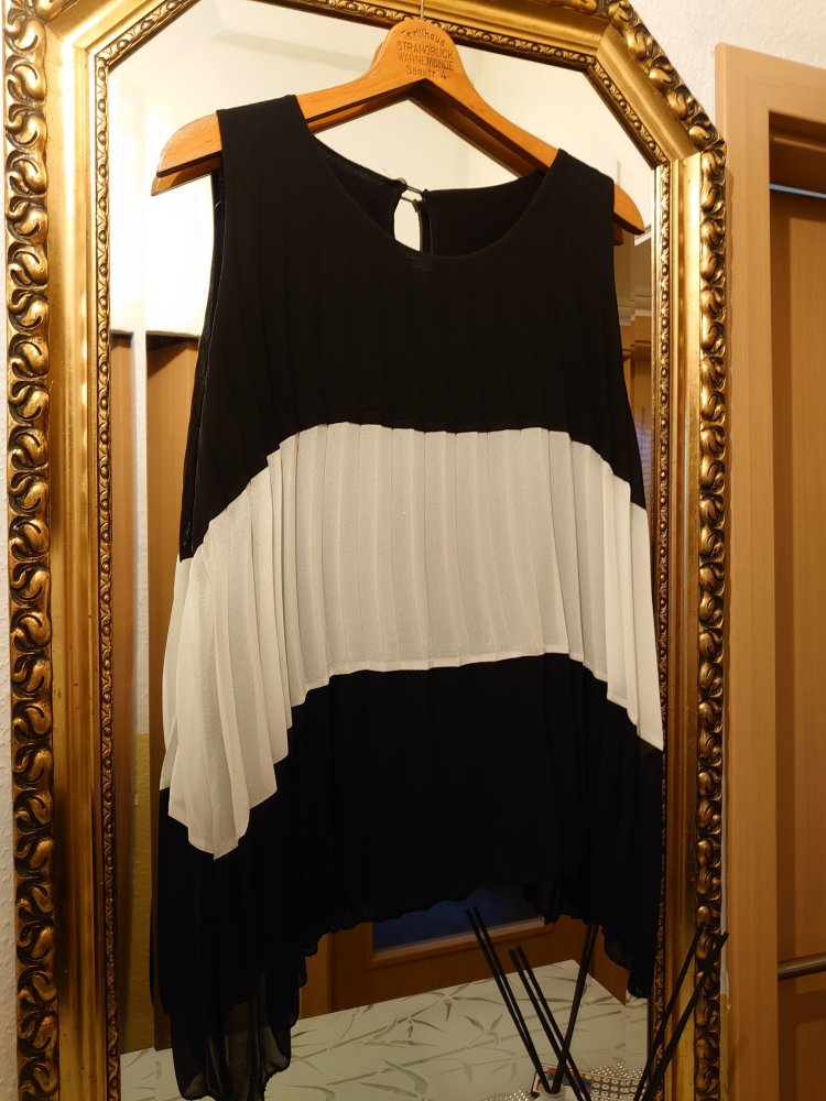 Hübsche leichte Bluse mit Top