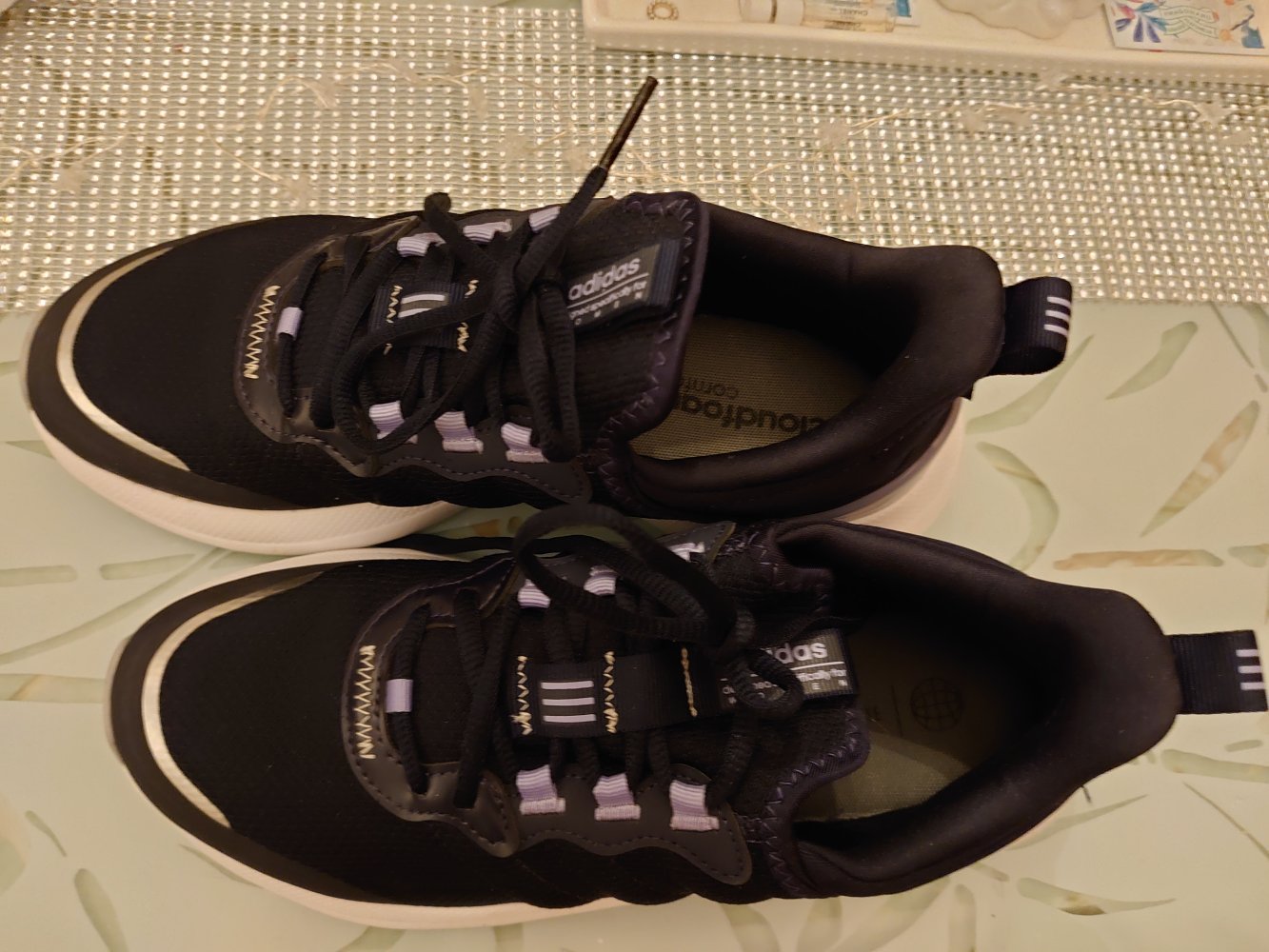 leichter Sportschuh von Adidas