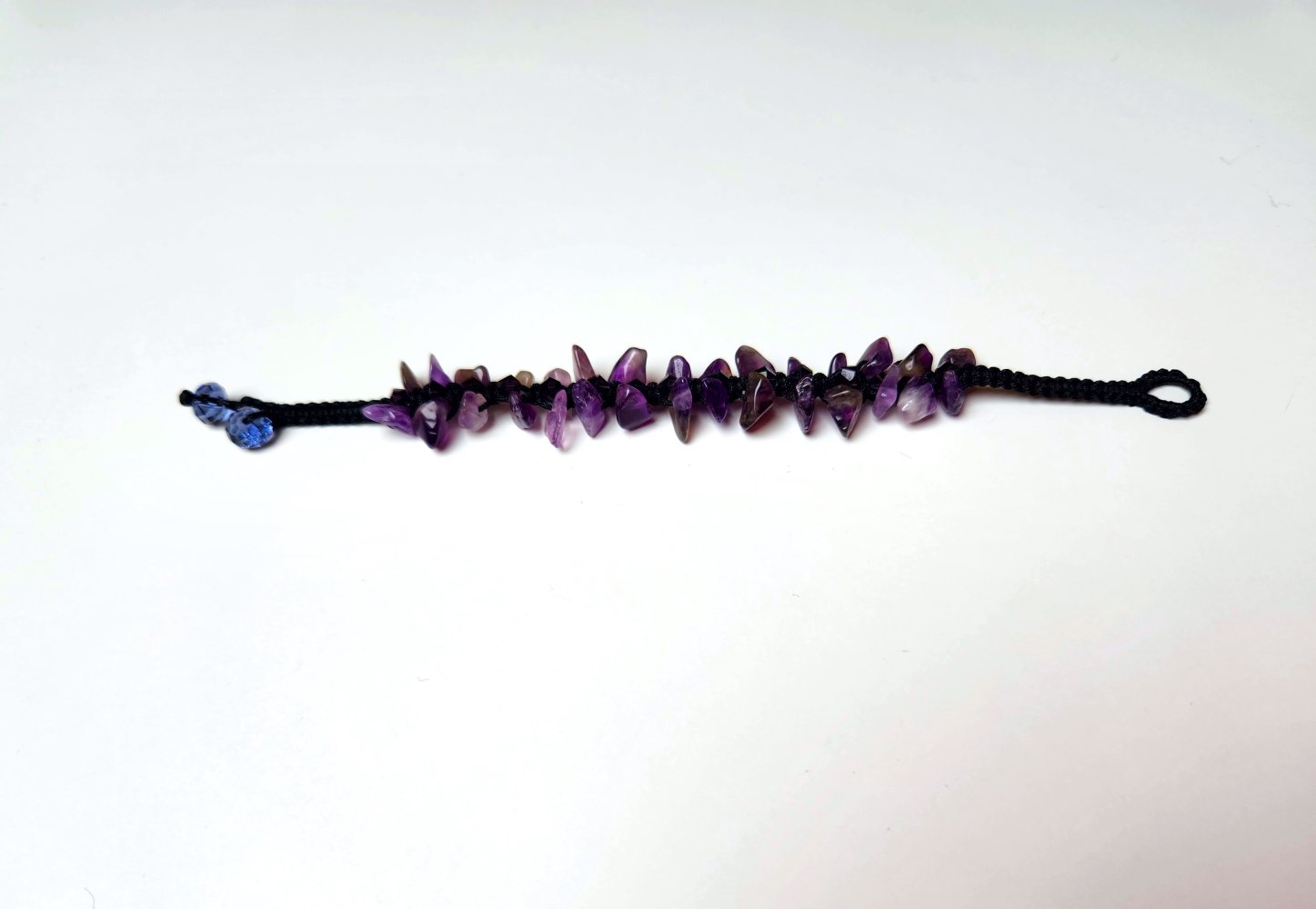 Neues Armband lila Steine