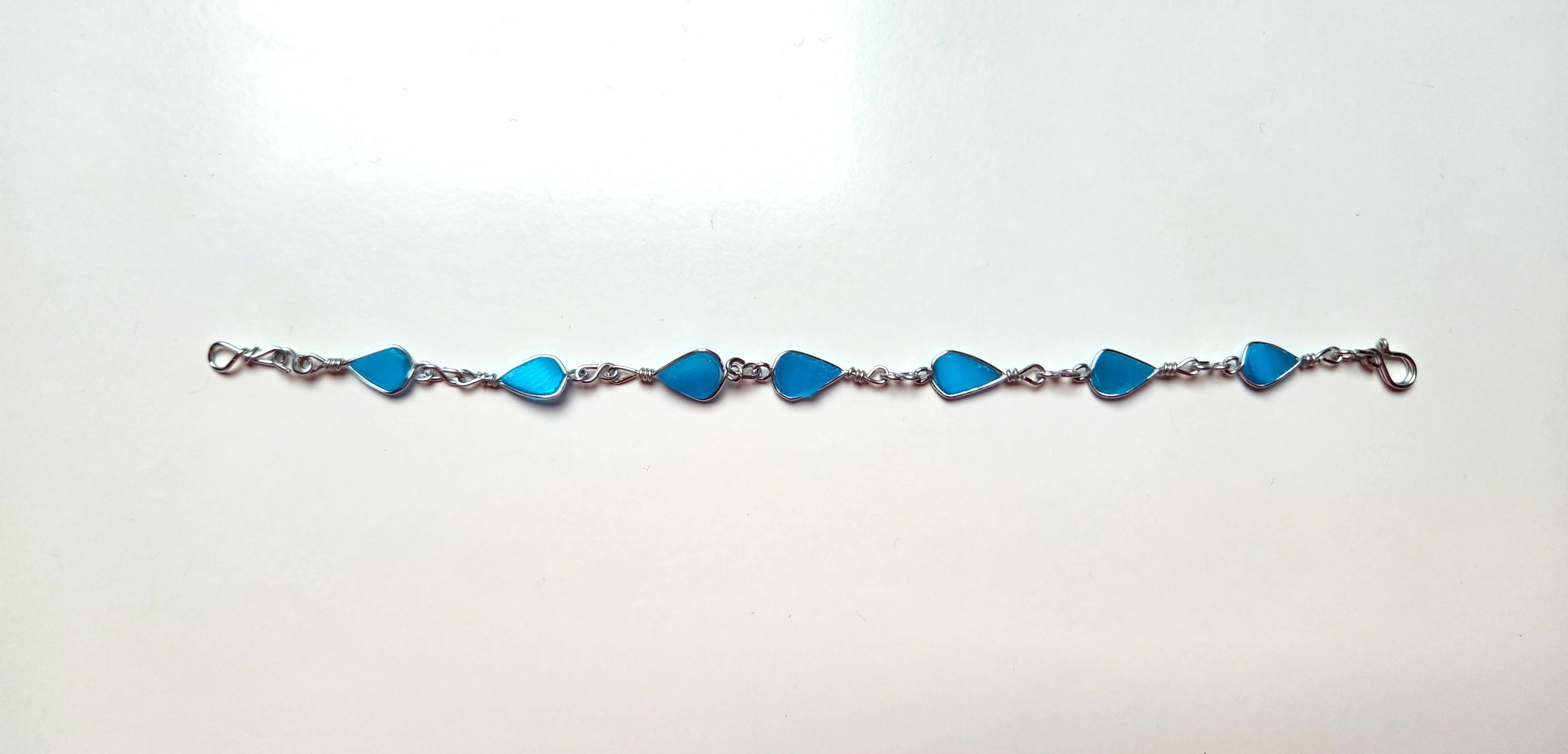 Neues Armband blau Steine