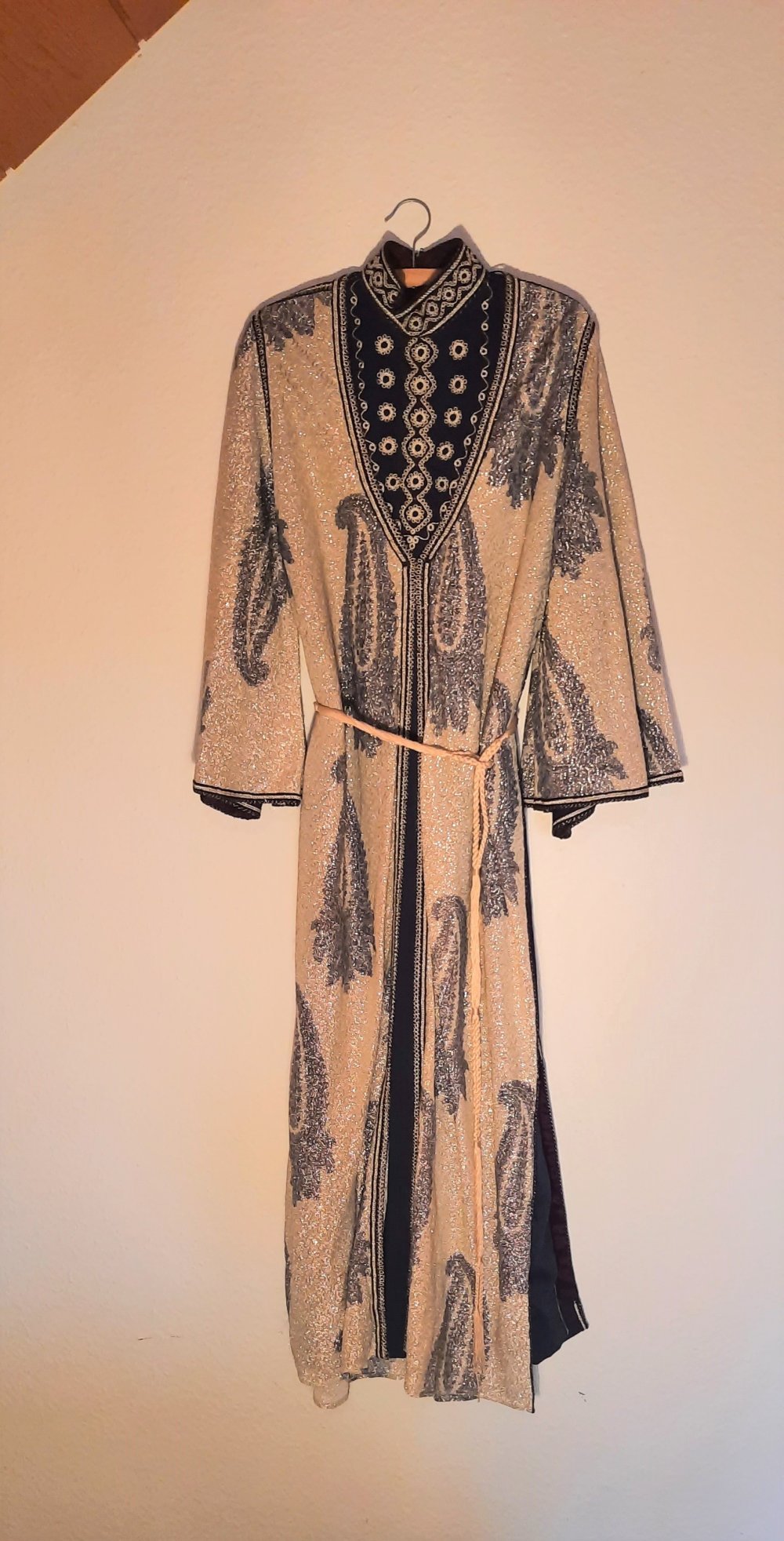 Neues Abaya/Kaftan/ Takschita marokkanisches Kleid Handarbeit gold blau