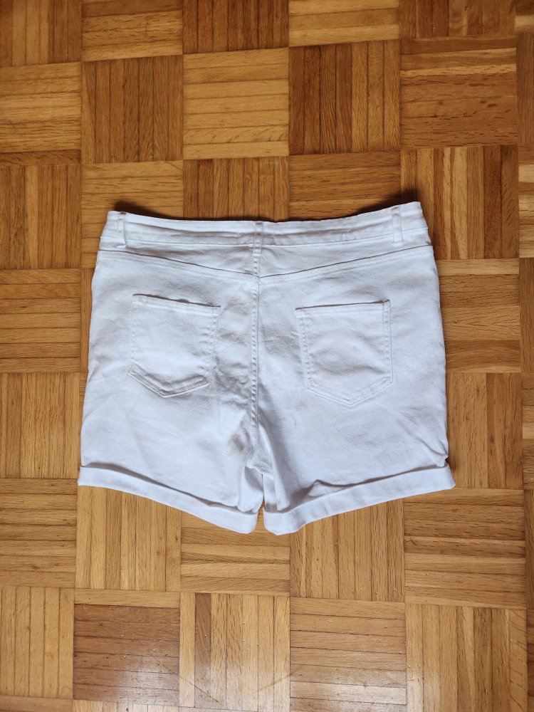 Neue weiße Janina Shorts