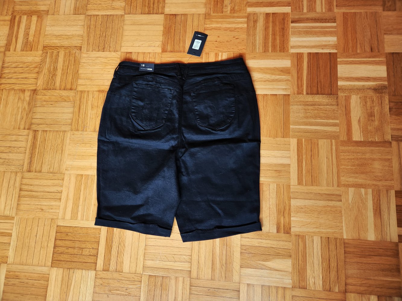 Neue schwarze Jeans Bermuda Booty Lift Fashion Nova