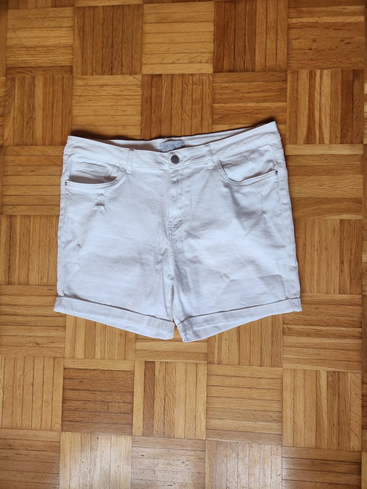 Neue weiße Janina Shorts