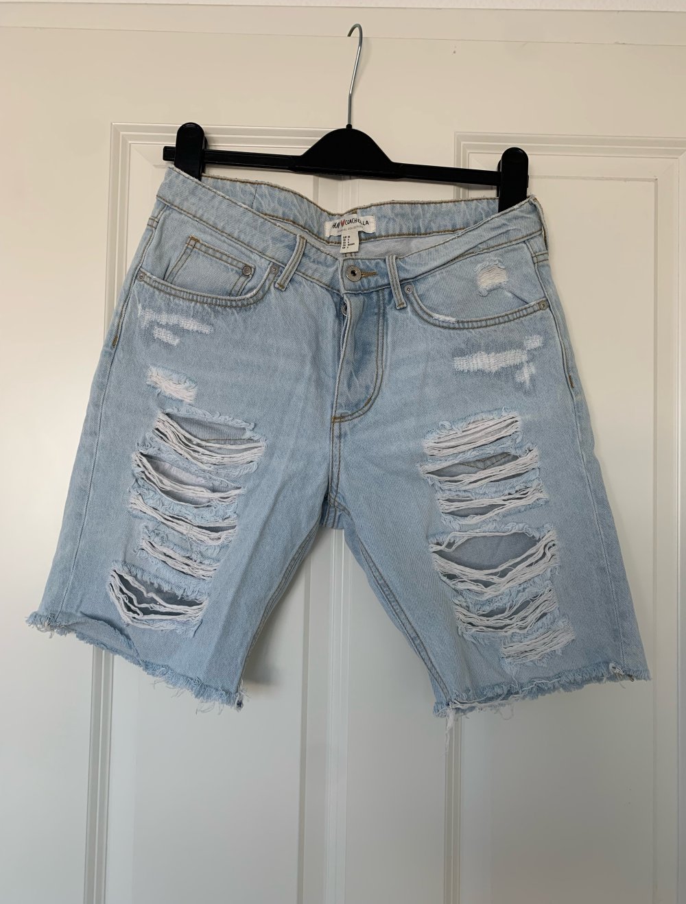 H&M  Coachella Jeans Shorts distroyed 36