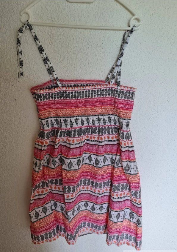 Sommerliches Kleid mit Trägern