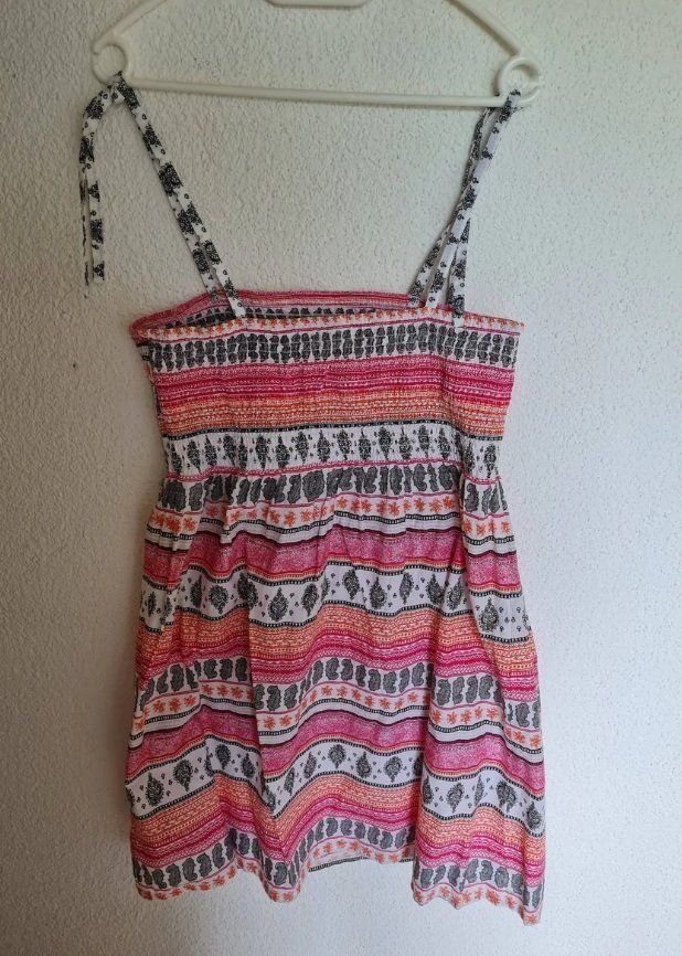 Sommerliches Kleid mit Trägern