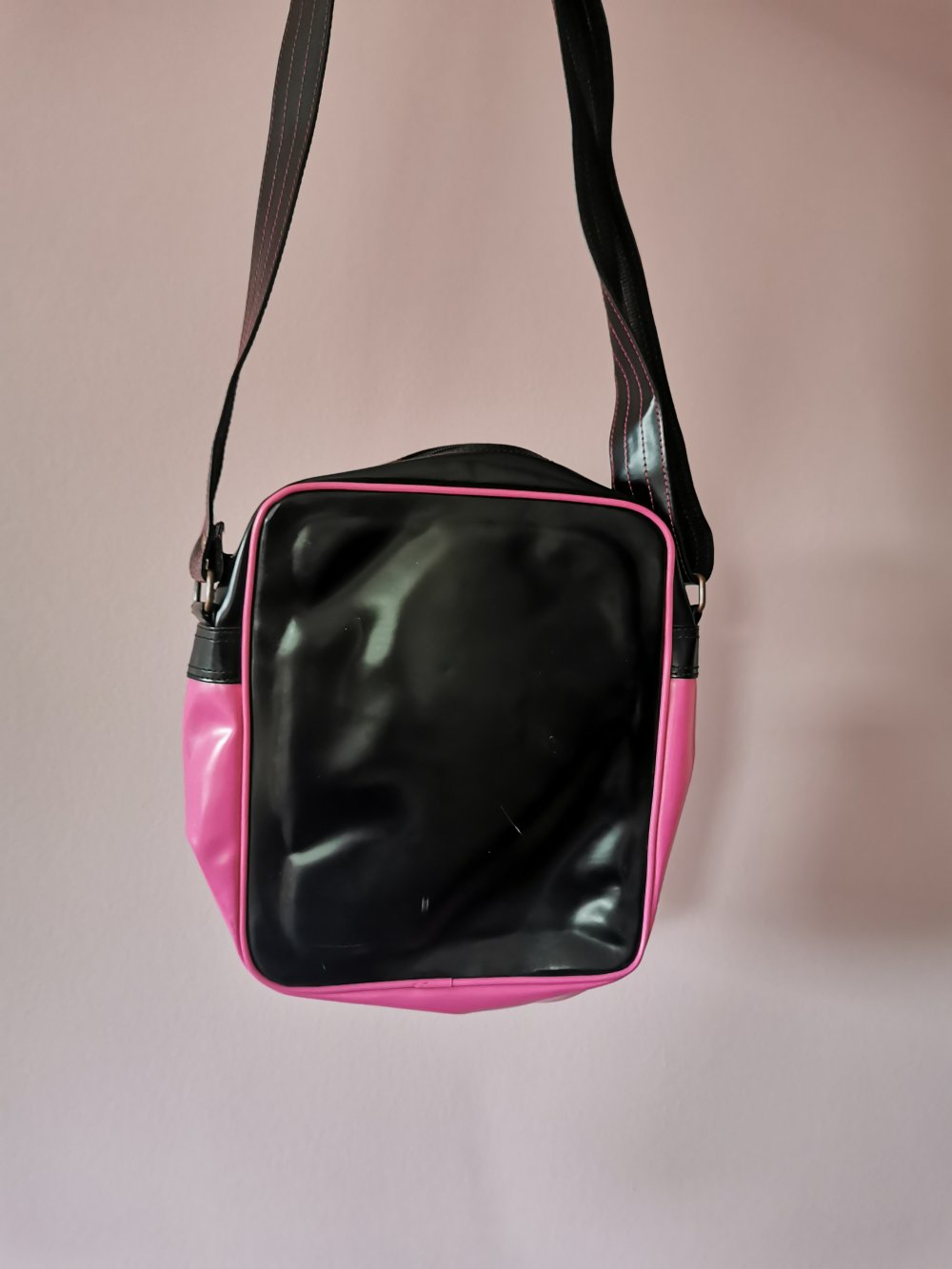 Umhängetasche Schultasche Von Dutch Vintage schwarz pink