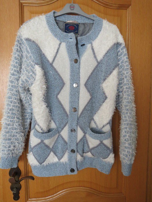 Strickjacke, Gr.M, gefüttert, blau-weiß