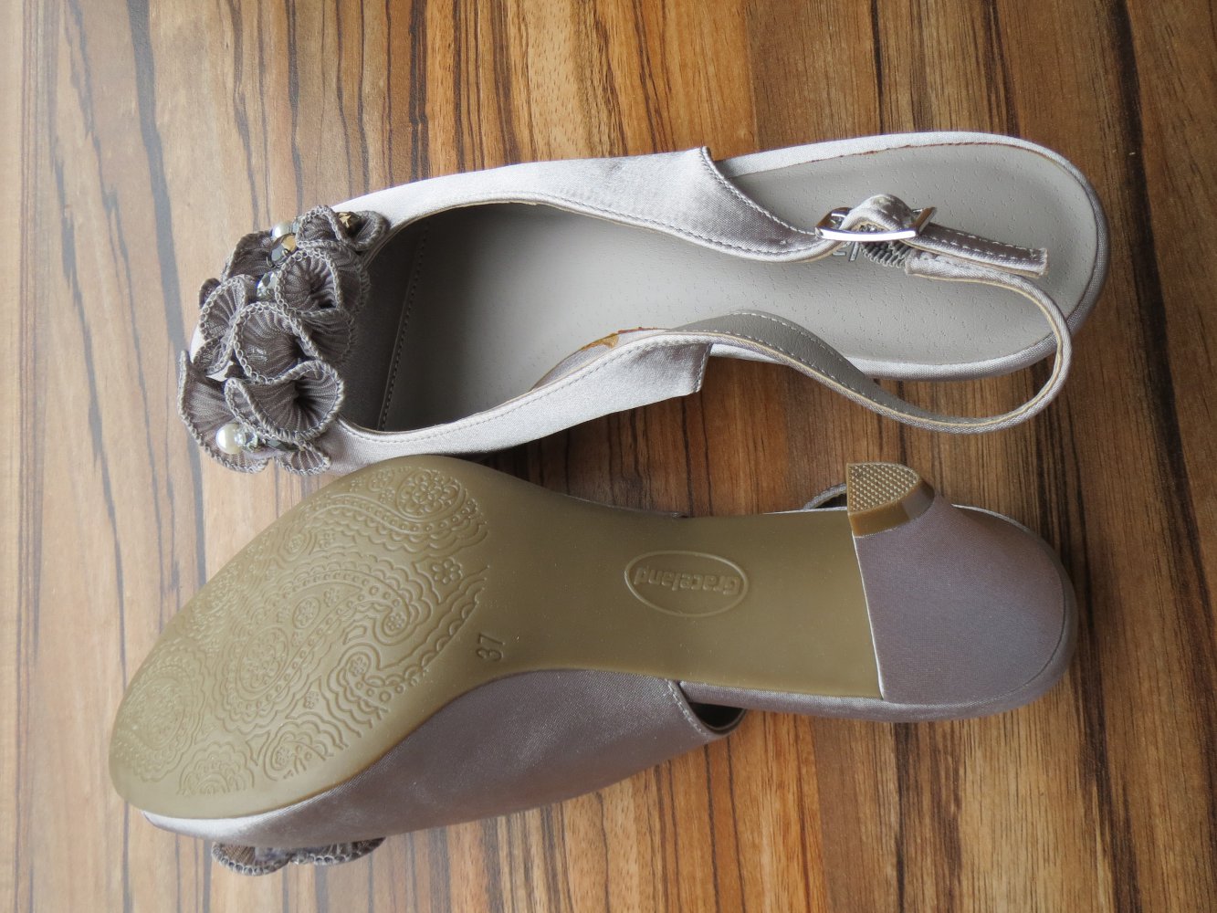 Damen Sandalen, Gr. 37, silber-grau, neu
