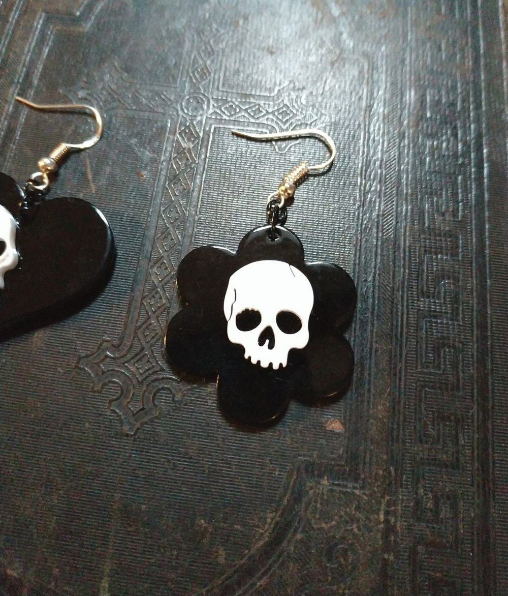 Gothic Statement Schädel Totenkopf Ohrringe Goth Herz Blume