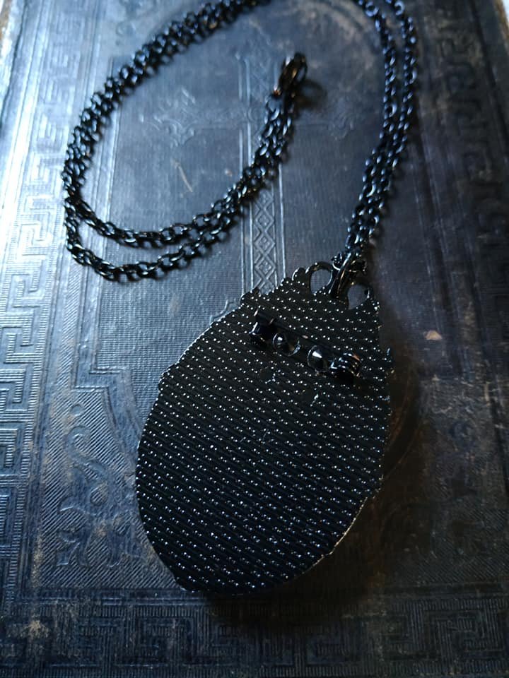 Horror Rune Rabe Schädel Skull Nordic Core Look Vegvísir Gothic Halloween Kette Brosche Hell