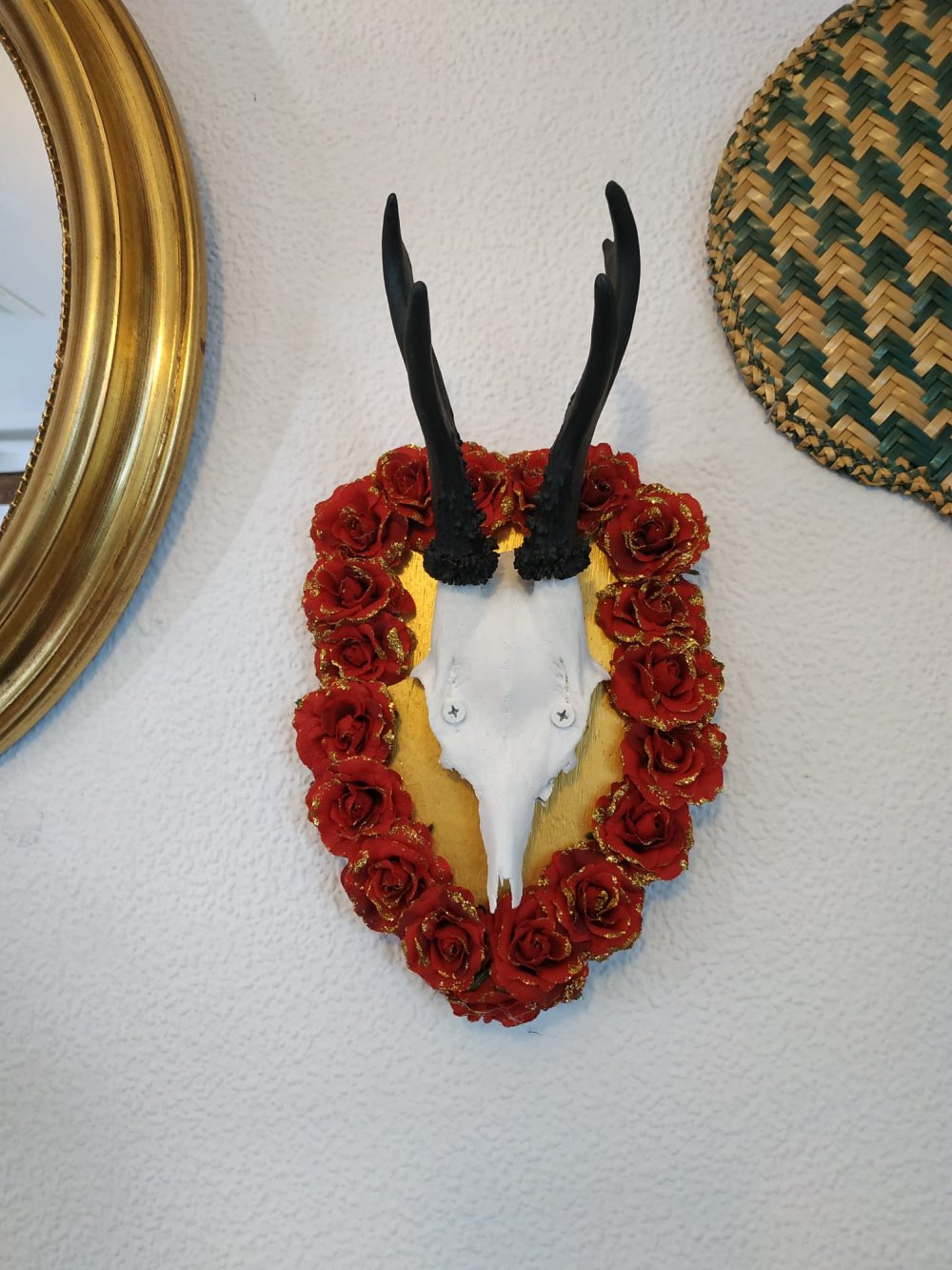 Deko Kitschig schön Rosen Gold Glitzer Landhaus Goblincore