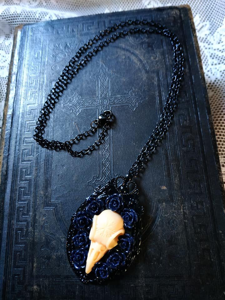 Horror Rune Rabe Schädel Skull Nordic Core Look Vegvísir Gothic Halloween Kette Brosche Hell