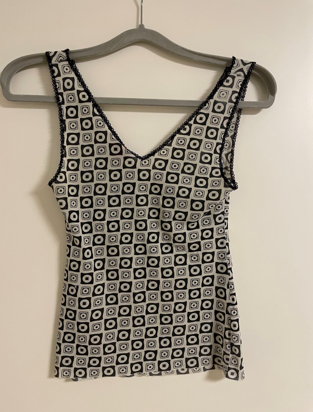 Top von Hugo Boss mit Spitze