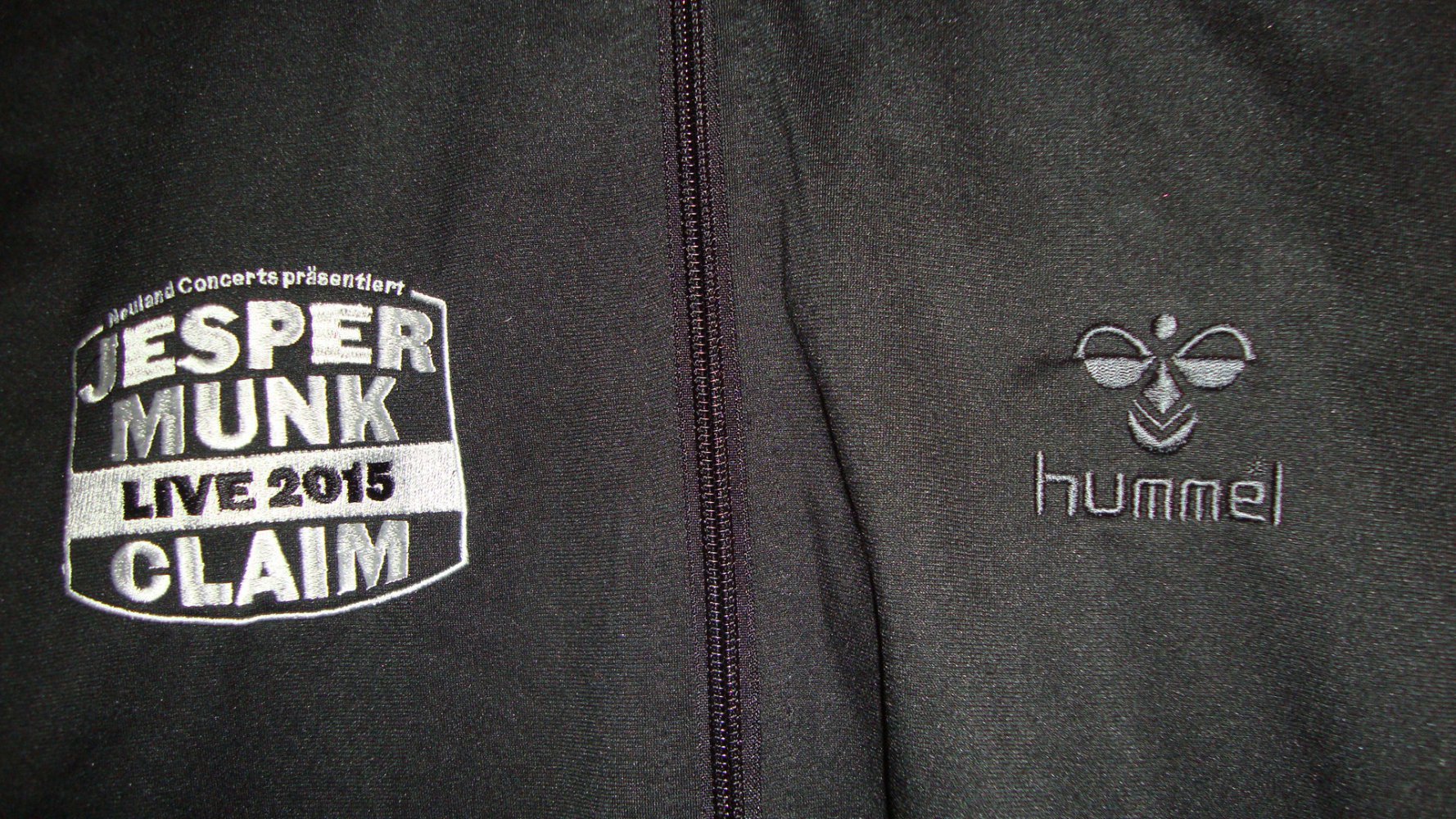 Schwarze Sportjacke von Hummel !