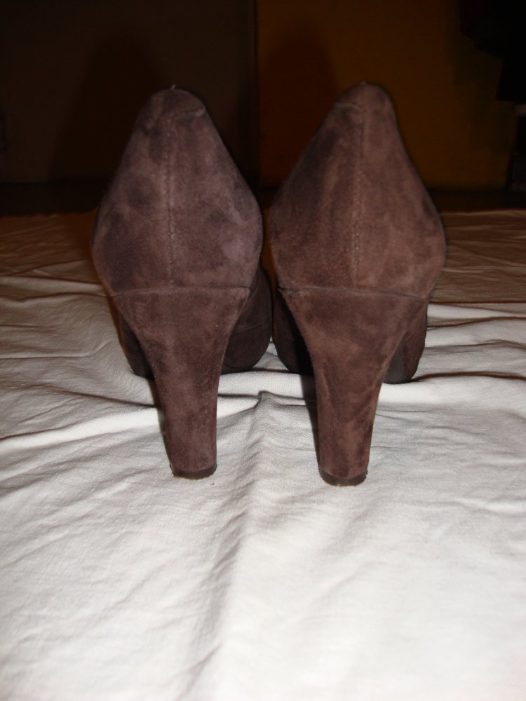 Chice dunkelbraune Wildlederpumps von Unisa !
