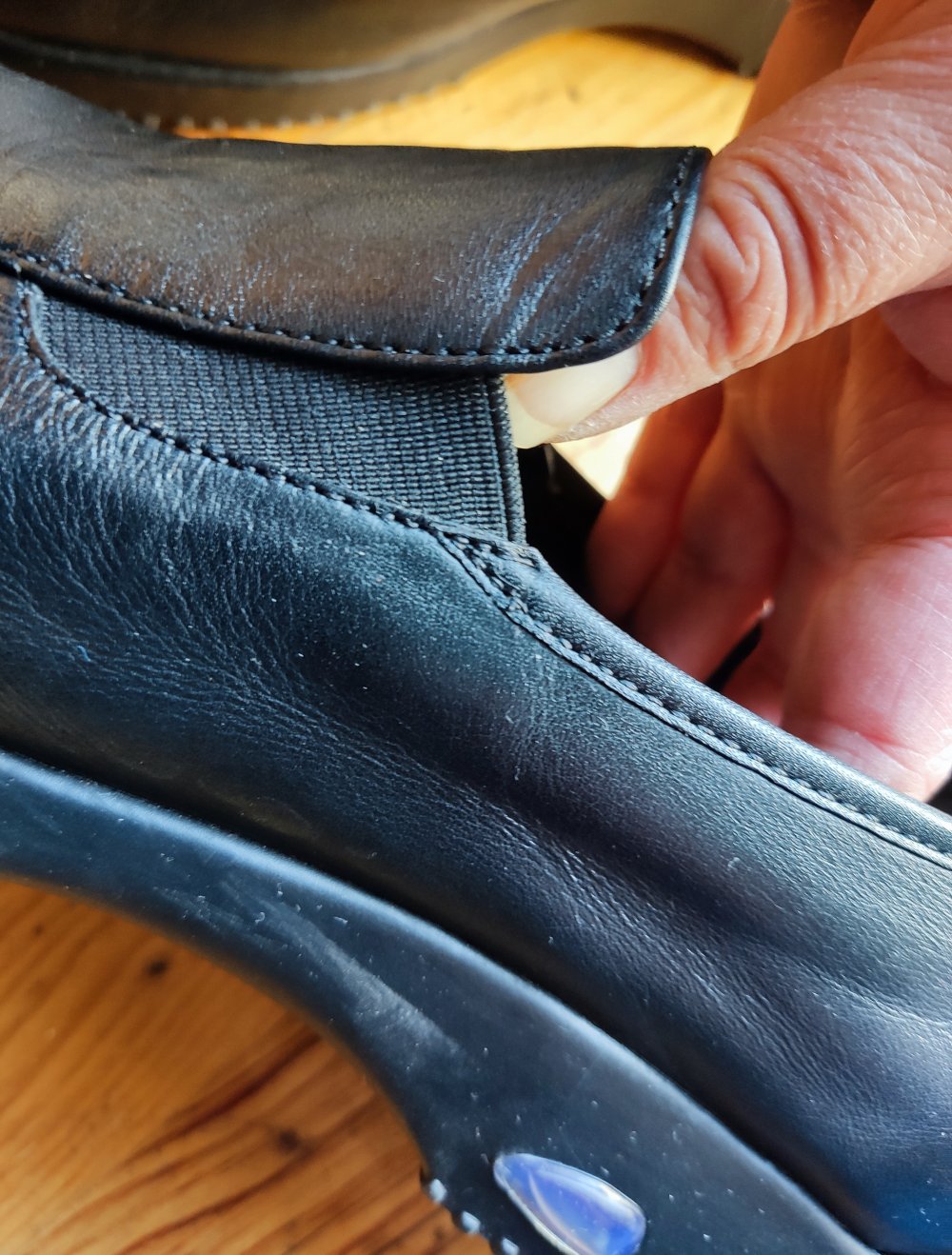 Schwarze Lederslippers von Cloudwalkers !