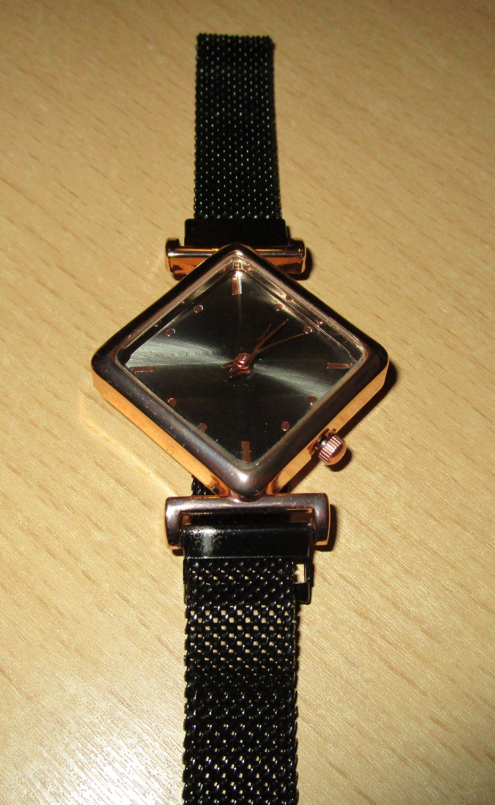 Damenuhr Rautenform