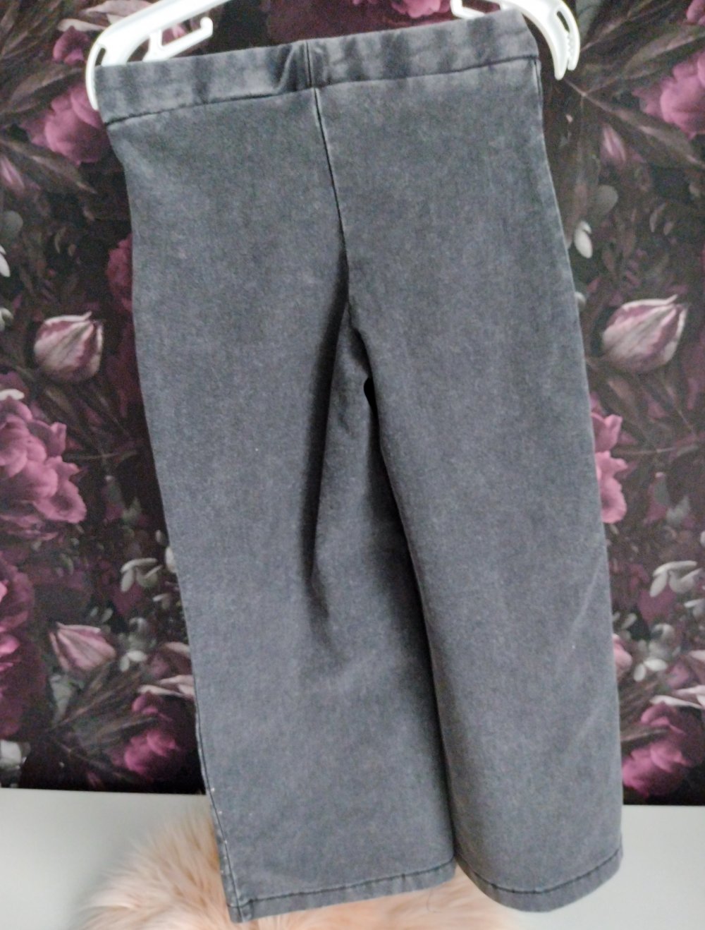 Jeans ° H&M ° neu ° grau ° Sterne ° Schlaghose ° 104