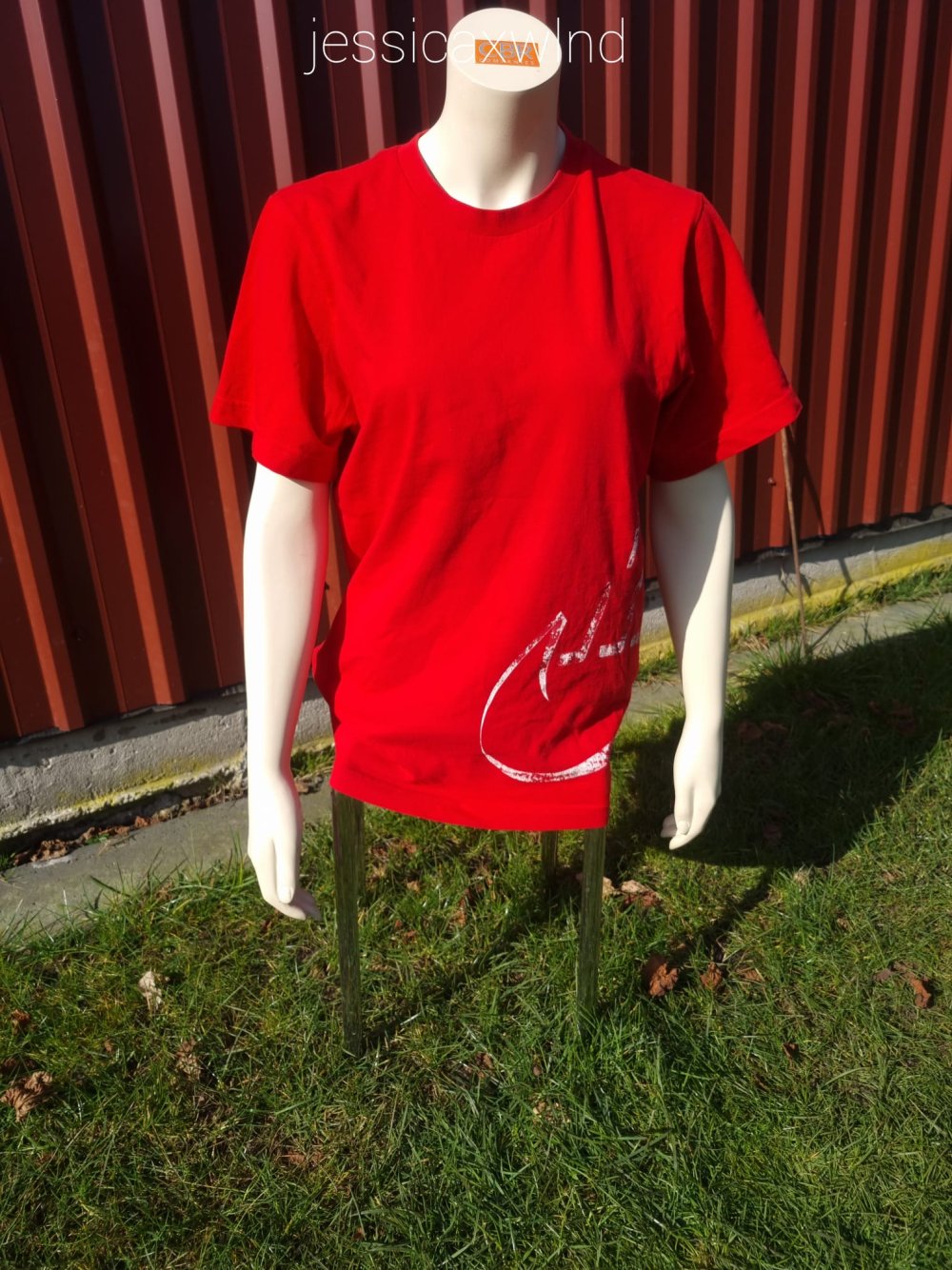 Rotes Nike T-Shirt