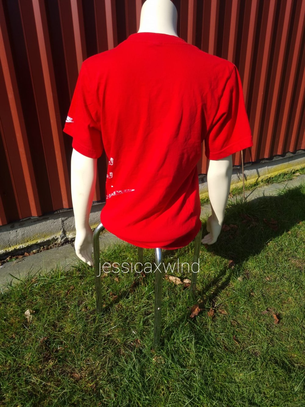 Rotes Nike T-Shirt