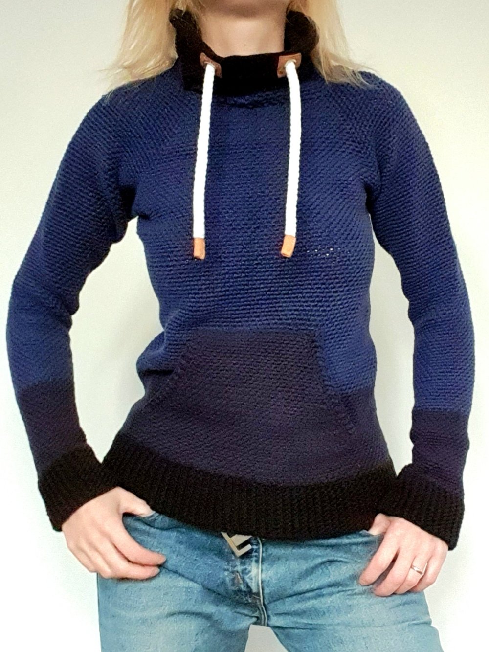 Baumwoll-Hoodie mit Kragen gehäkelt in Blautönen