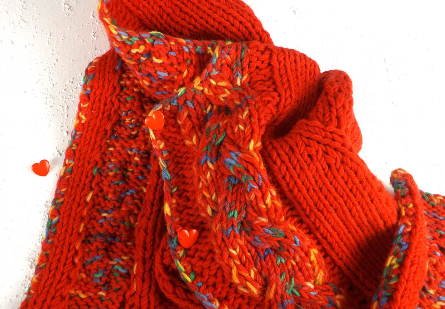 Strickjacke - Zöpfe - Herzchen - 3-4 Jahre - Handarbeit - neu