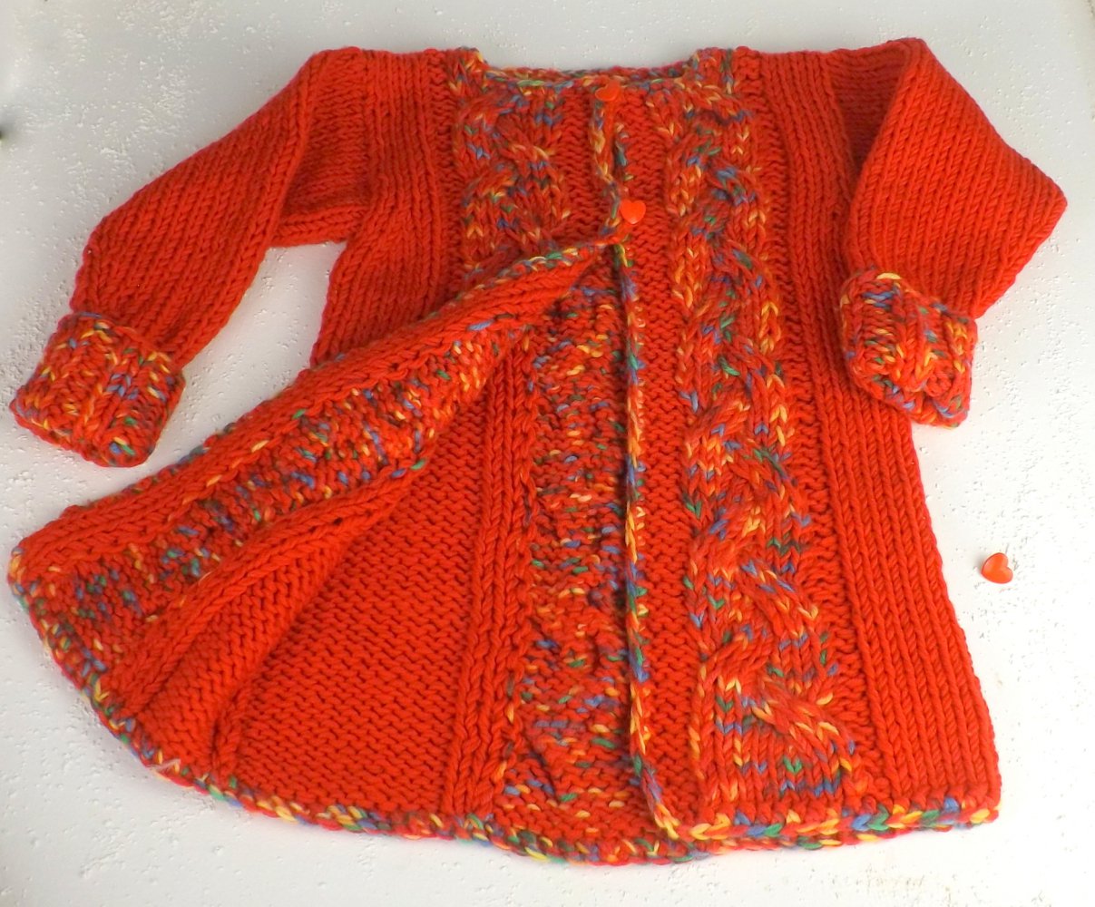 Strickjacke - Zöpfe - Herzchen - 3-4 Jahre - Handarbeit - neu
