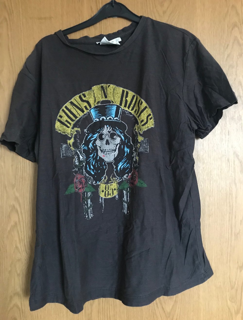 Verkaufe dieses T-Shirt 

Preis: 3,-€
Versand: Auf Anfrage