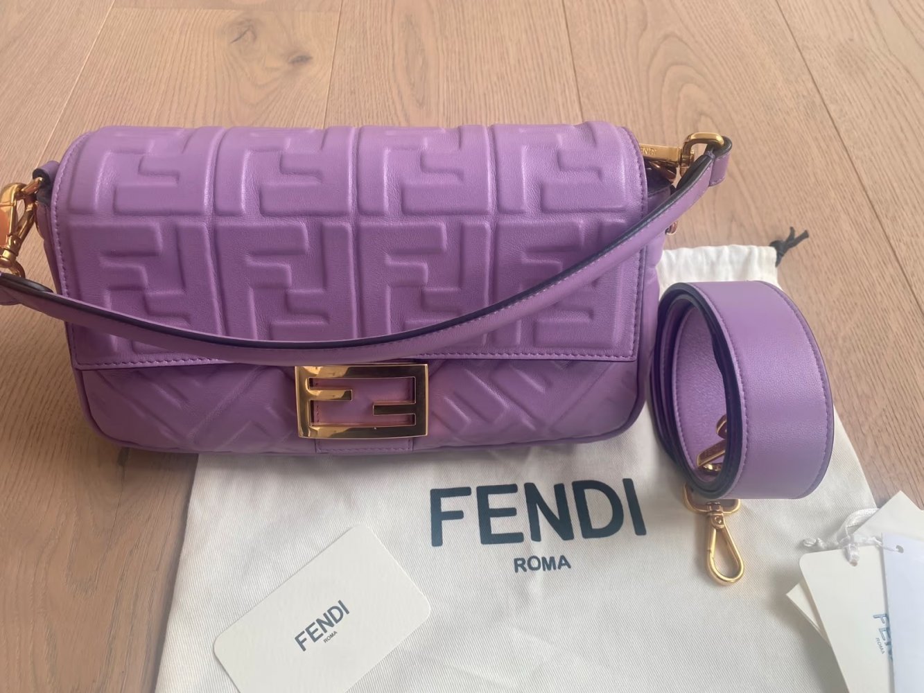 FENDI BAGUETTE Tasche medium Nappaleder violett neuwertig
