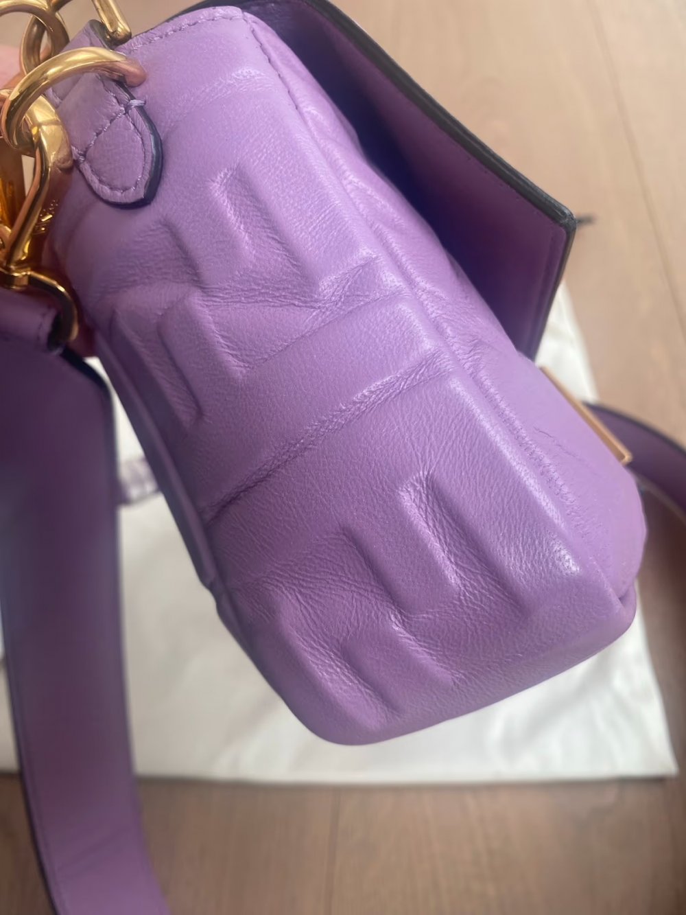 FENDI BAGUETTE Tasche medium Nappaleder violett neuwertig