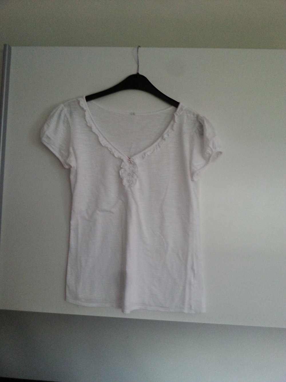 Süßes weißes Sommershirt