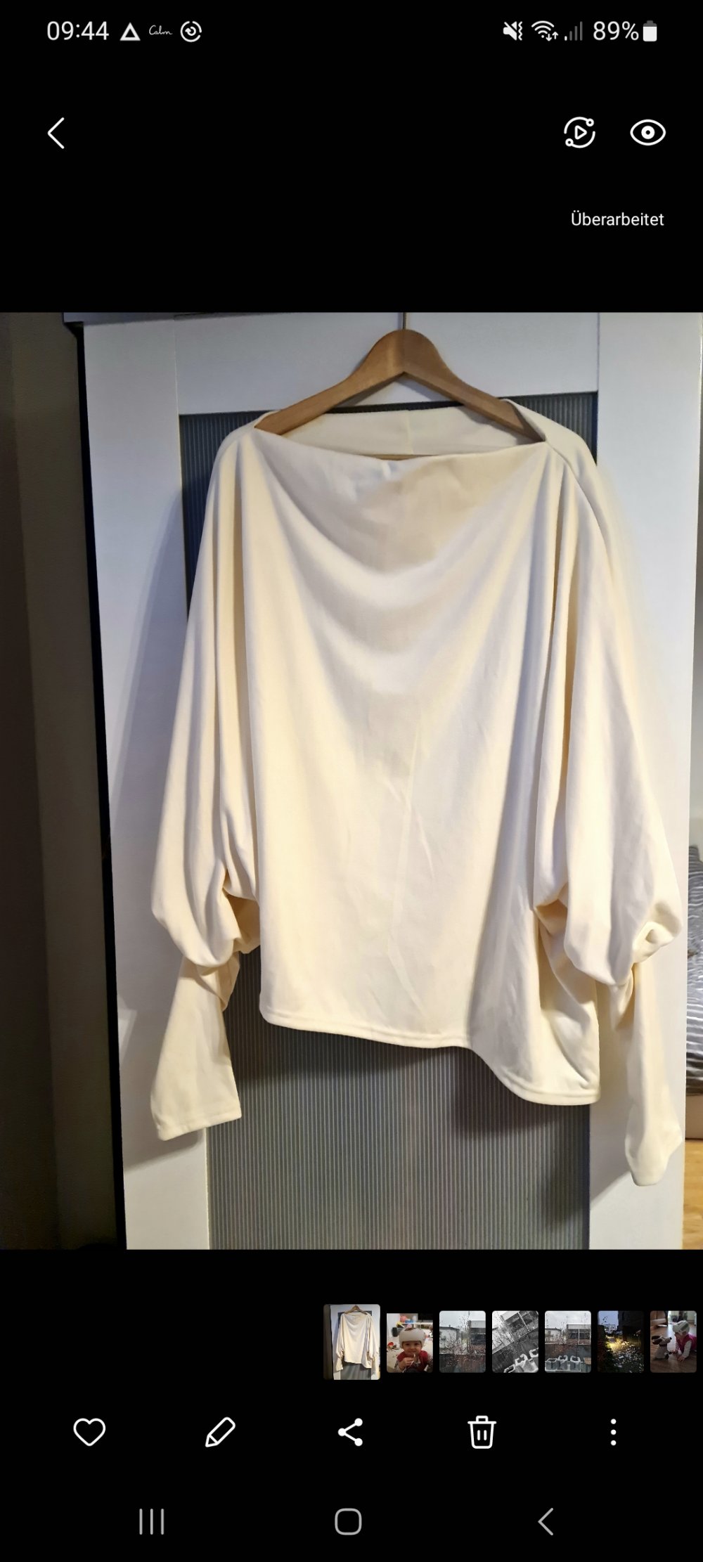 Asymmetrischer Pullover creme