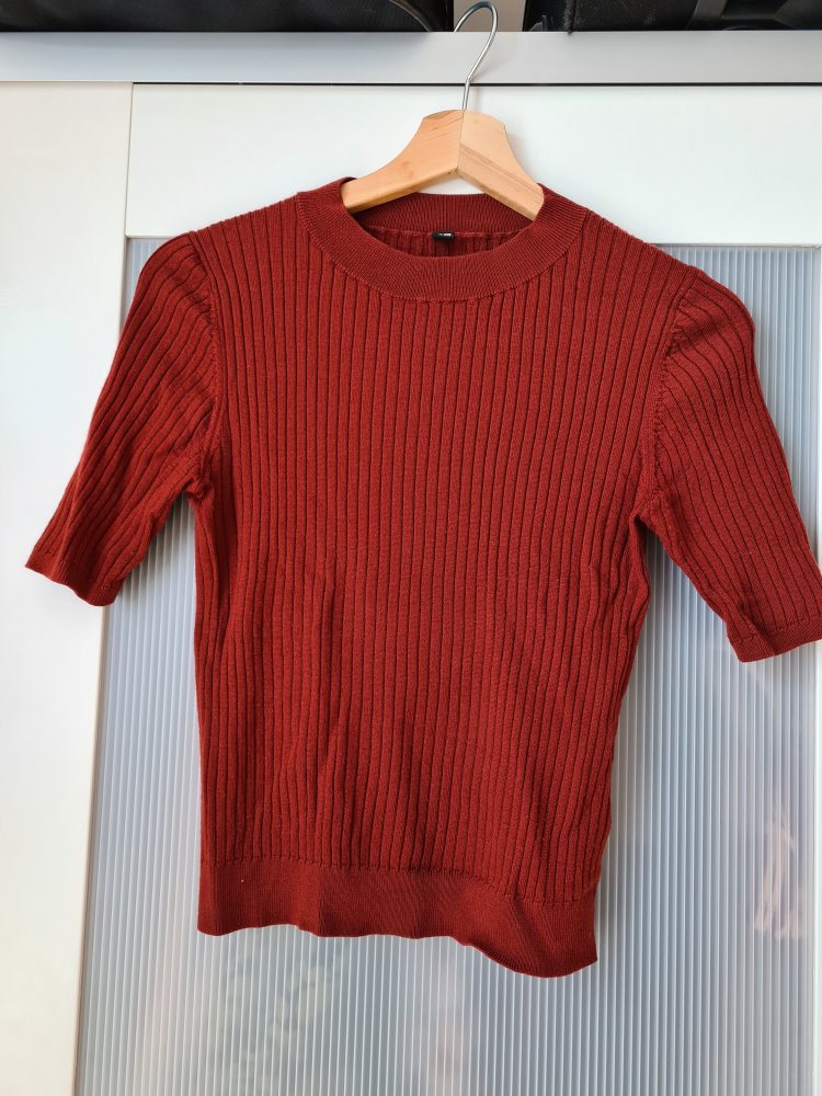 Bordeauxroter Pulli 