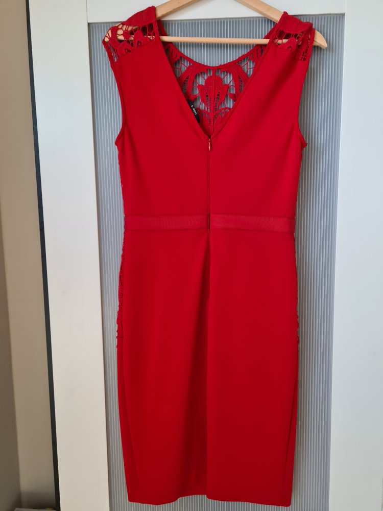 Rotes Etuikleid