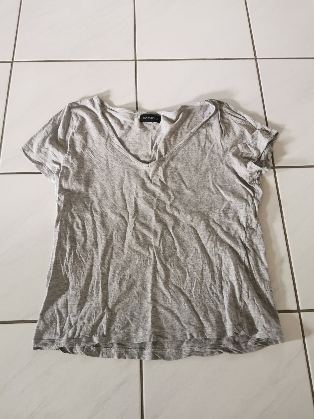 graues Shirt