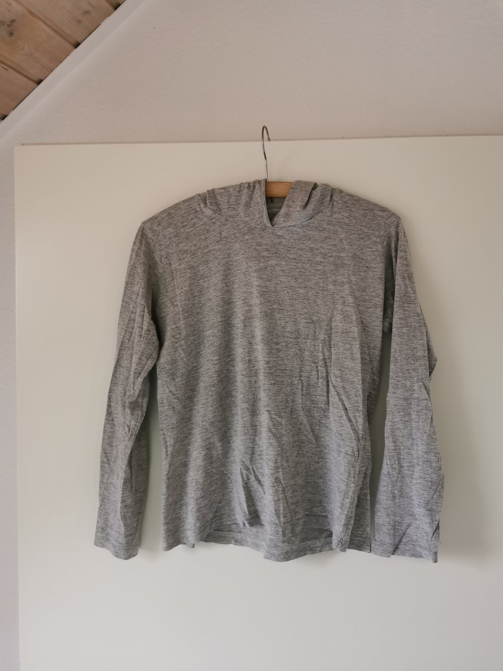 Dünnes Kapuzenshirt