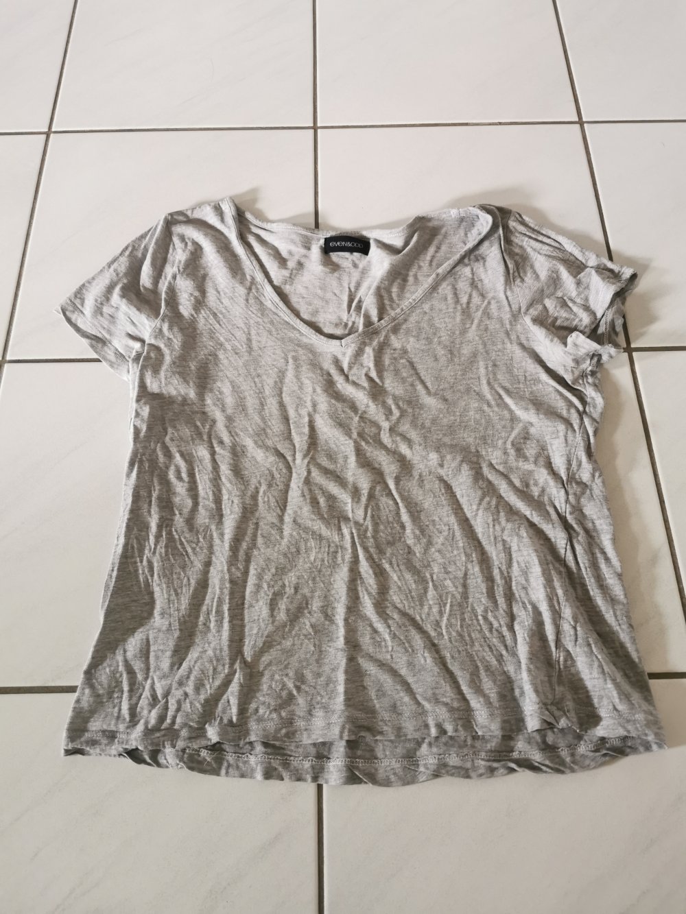 graues Shirt