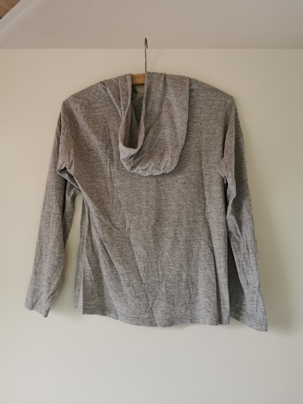 Dünnes Kapuzenshirt
