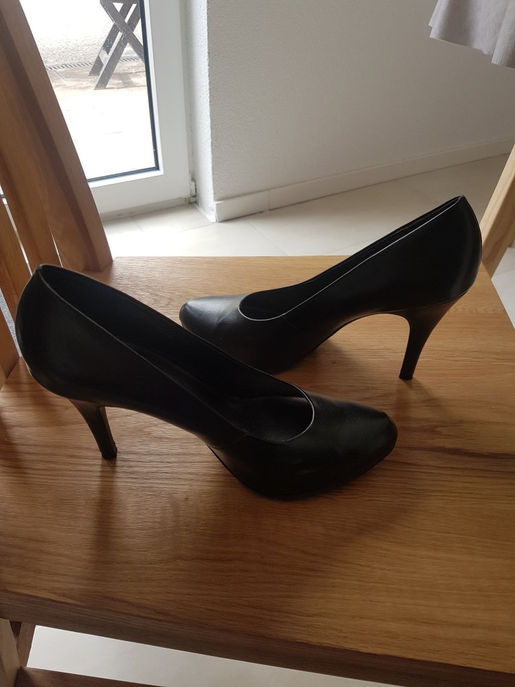 schwarze Schuhe