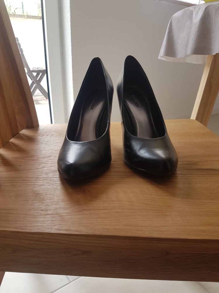 schwarze Schuhe