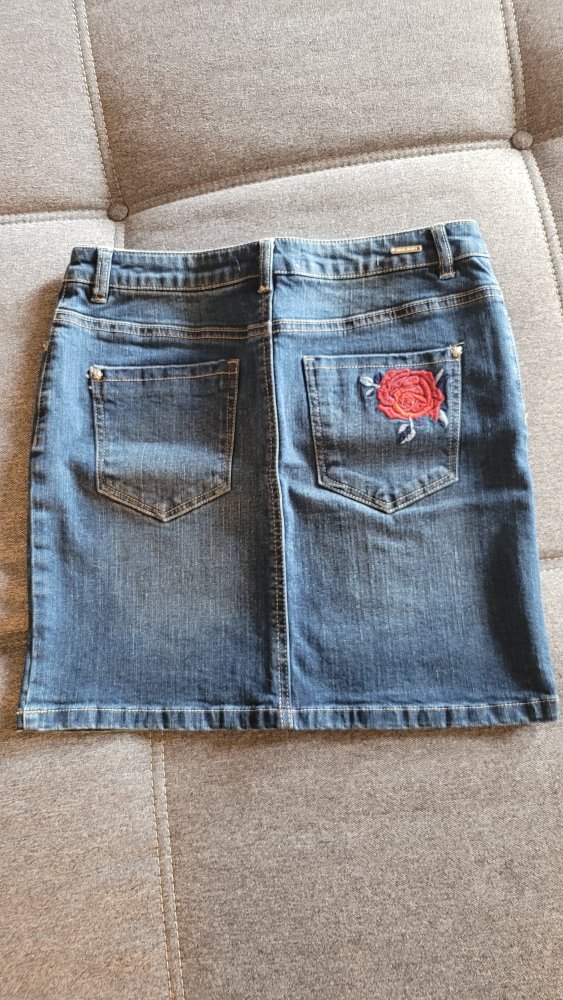 Jeansrock mit gestickter Rose von Orsay Gr. 36