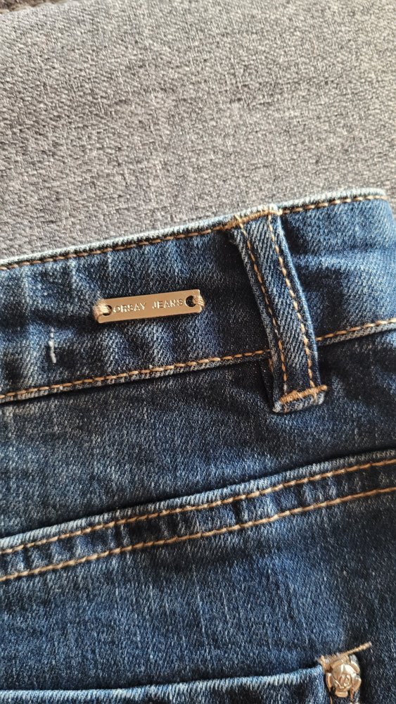 Jeansrock mit gestickter Rose von Orsay Gr. 36